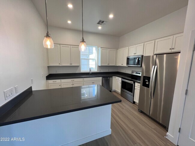 Photo - 615 N 6th Ave