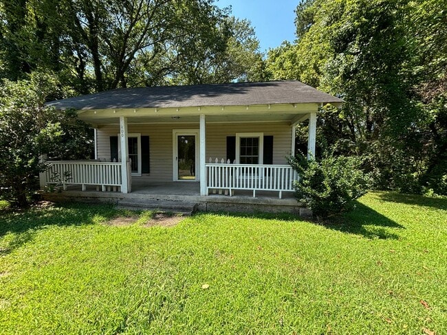 Building Photo - 3 Bedrooms, 1 Bathroom - Home in North Rome!
