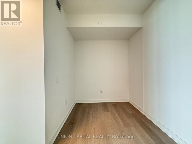 Photo - 448 Burnhamthorpe Rd W Unité 511