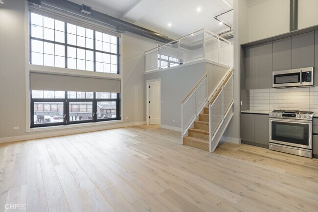 Photo - 729 N Sangamon St