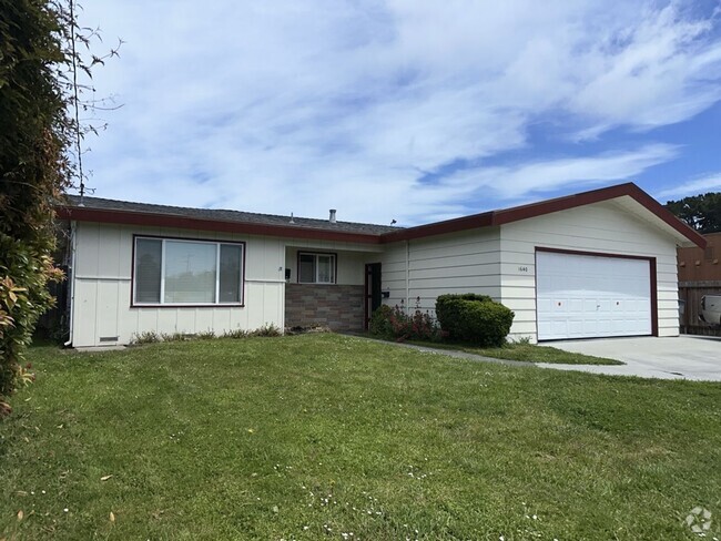 Building Photo - 1640 Stromberg Ave Unit 1640 Stromberg  B [PRM: Brittany] Rental