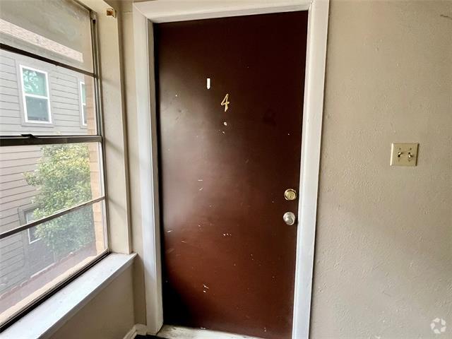 Building Photo - 1107 N Locust St Rental