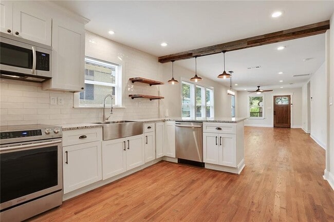 Photo - 1060 Regent St SW