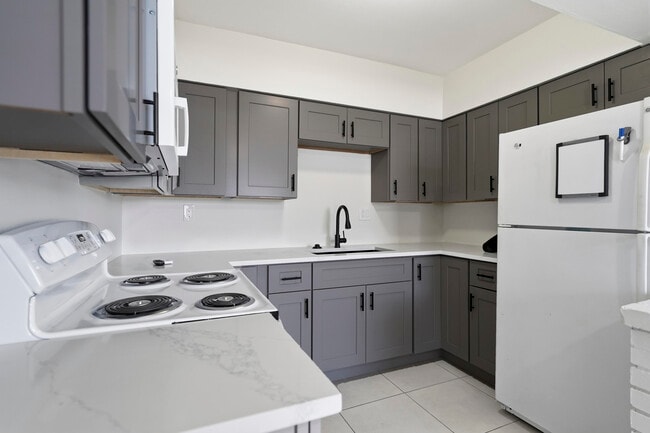 Photo - 810 Lake Shore Dr Unit 14