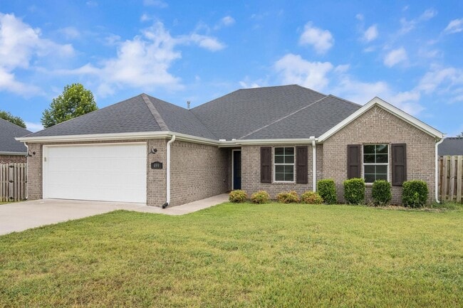 Building Photo - Beautiful + Well-Maintained Home in Farmington