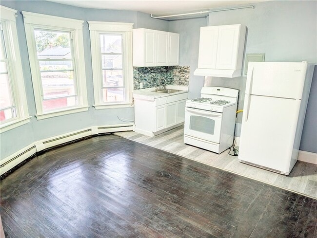 Photo - 1375 Broad St