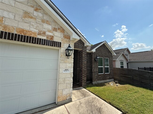 Photo - 4509 Rosemont St