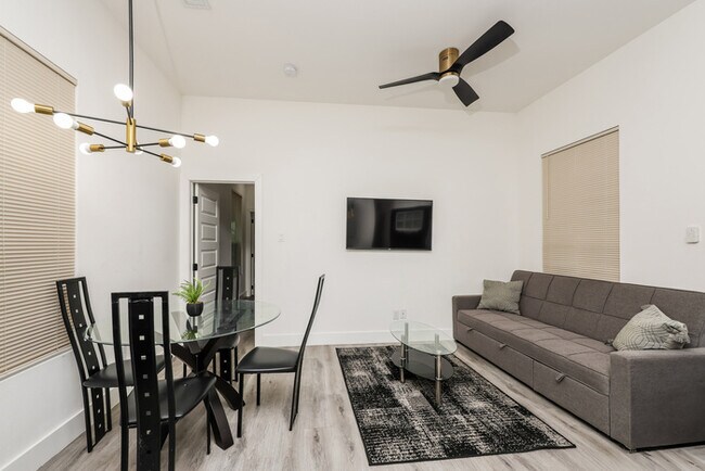 Photo - 2216 Dyson St