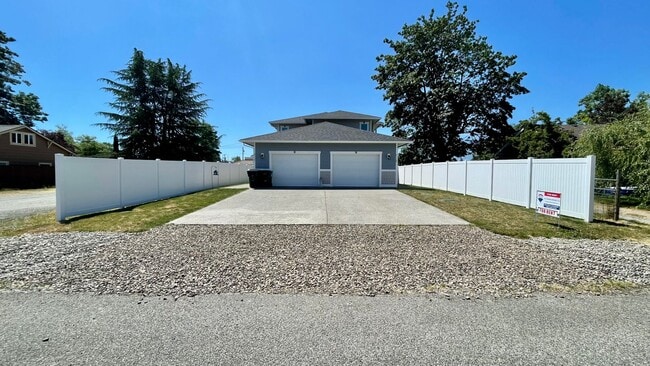 Photo - Beautiful 3 Bedroom Duplex with Garage!