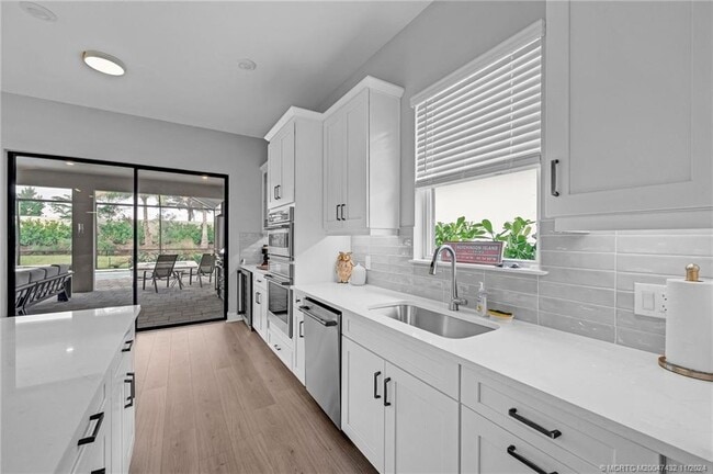 Photo - 15111 Pescara St