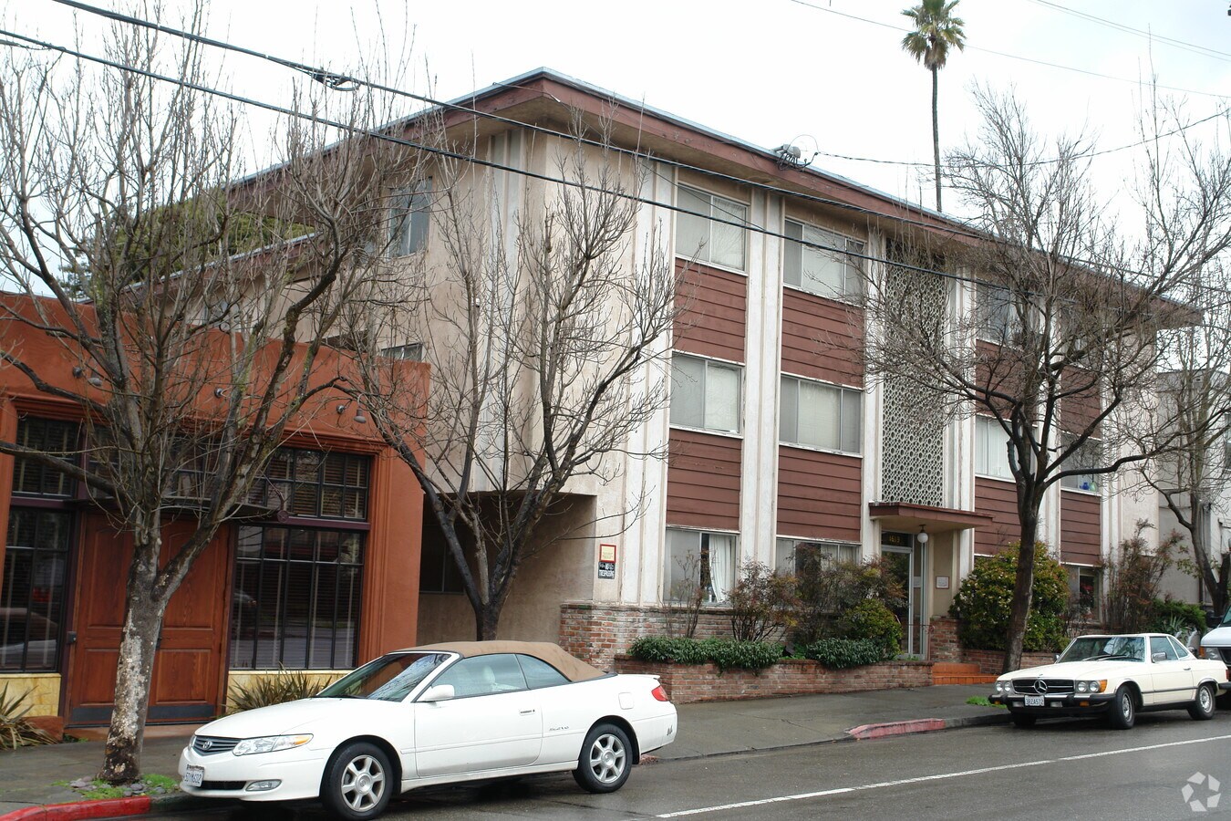 Photo - 1619 Hopkins St Apartments