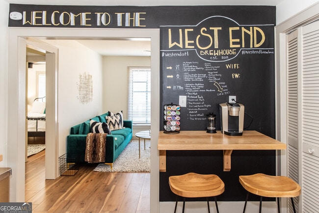 Photo - 907 White St SW