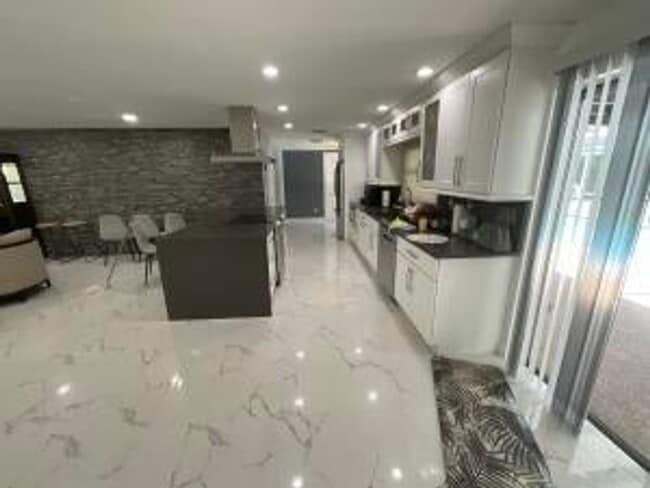 Photo - 3205 NW 87th Ave
