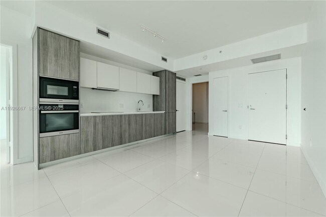 Photo - 2900 NE 7th Ave Unit 2006