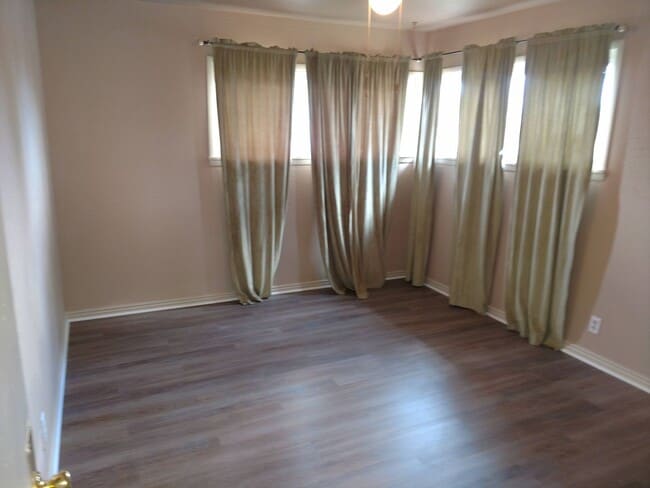 Photo - Move in SPECIAL. 1/2 off first full months...