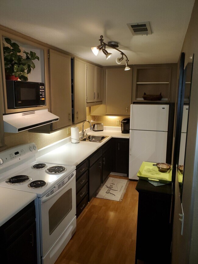 2810 N Arcadia Ct Unit 214
