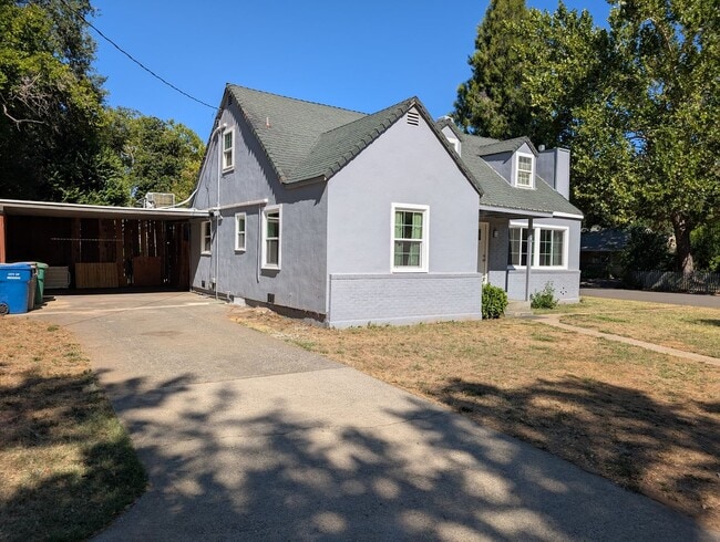 Building Photo - 4 Bedroom Home near Caldwell Park