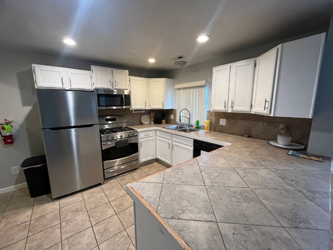 Photo - 546 E Delno Dr