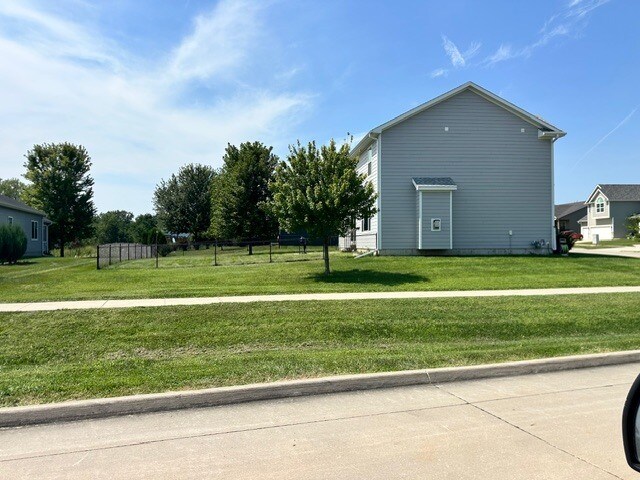 Photo - 9702 Hazelwood Ave