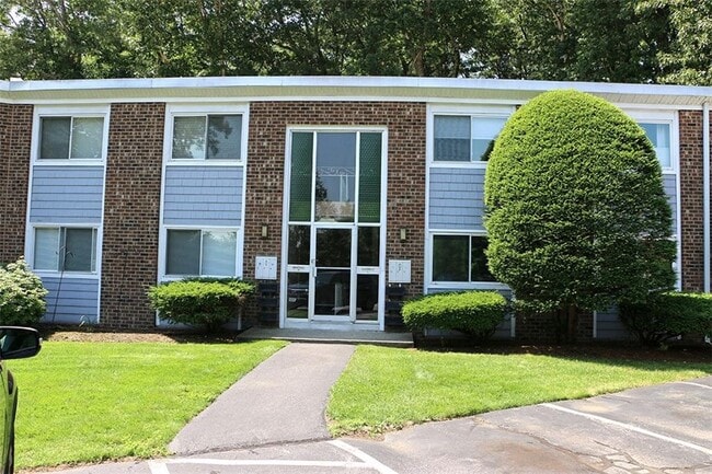 Building Photo - 494 Putnam Pike Unit B11