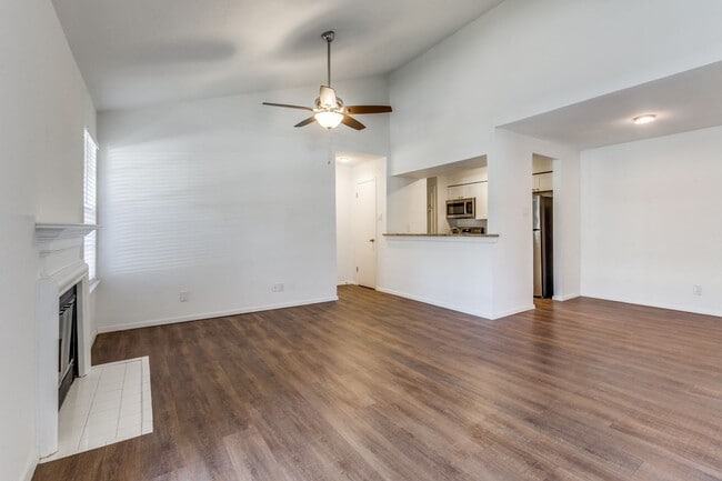 Photo - Lock and go GATED COMMUNITY near the night life in Addison. 2br/1ba Condo!
