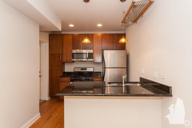 Building Photo - 2 bedroom in Chicago IL 60613 Rental