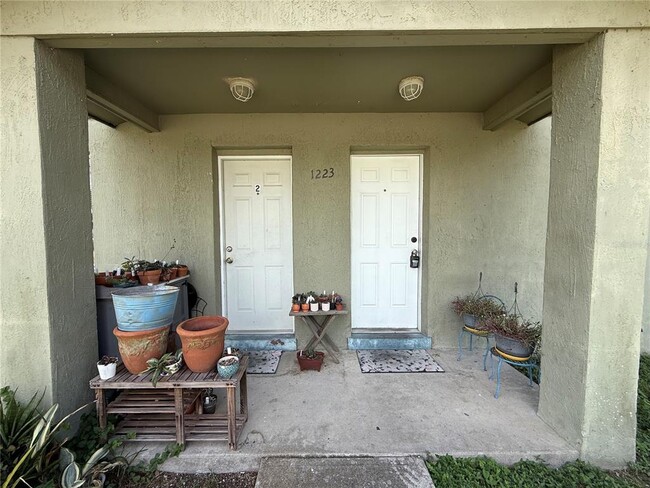 Photo - 1223 Ave L