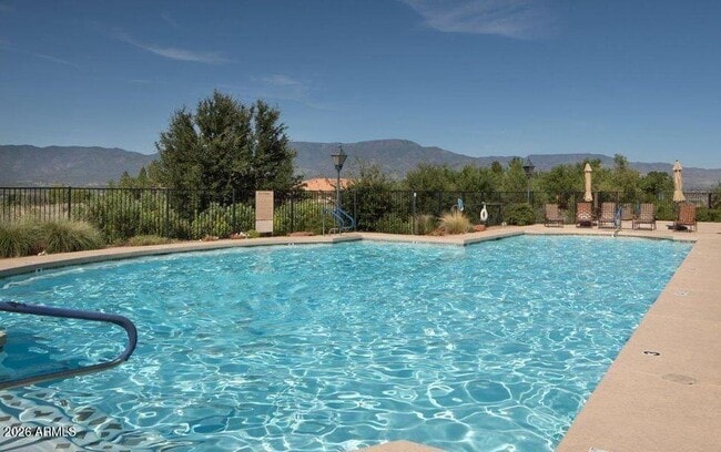 Building Photo - 890 S Golf View Dr