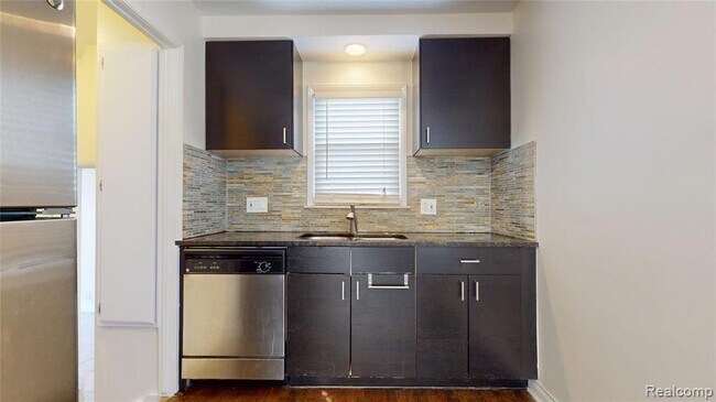 Photo - 3734 Buckingham Ave