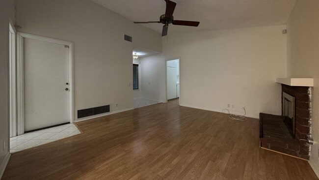 6064 Laura Ln