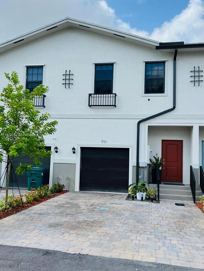 Photo - 711 SW 11th St