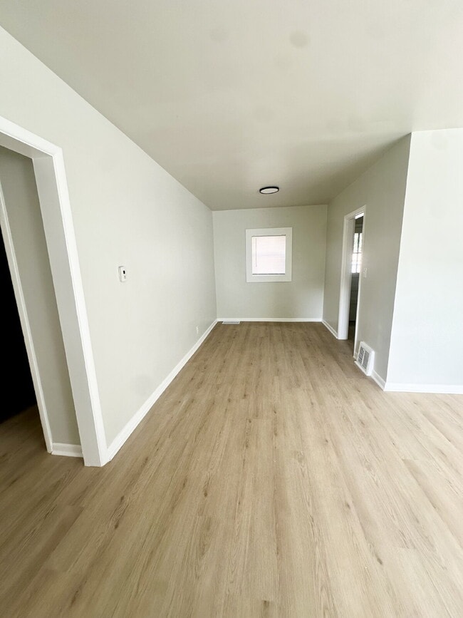 Photo - 716 E 17th St Unidad B