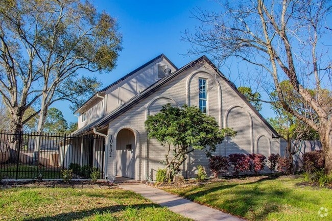Building Photo - 10602 Riverview Dr Rental