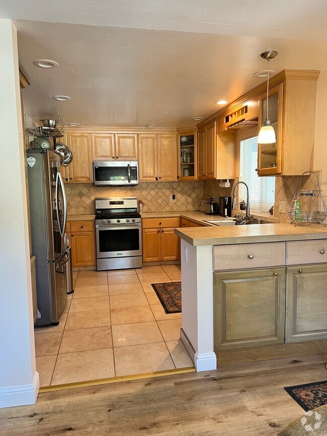 Building Photo - 9006 Soquel Dr Rental