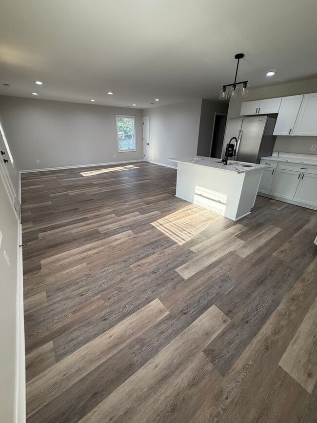 Photo - Open concept, location and easy living!