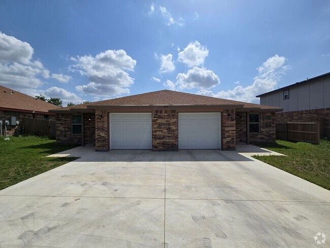 Building Photo - 2500 Westcliff Rd Unit 2500 Westcliff Rd - A Rental