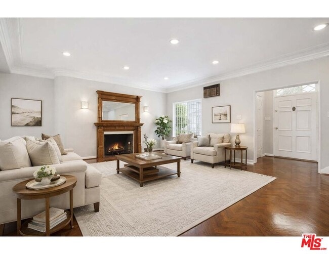 Building Photo - 110 Flores St