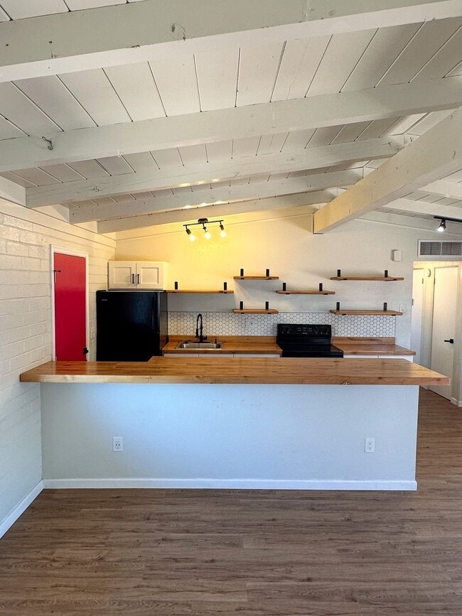 Photo - 2770 N Forgeus Ave