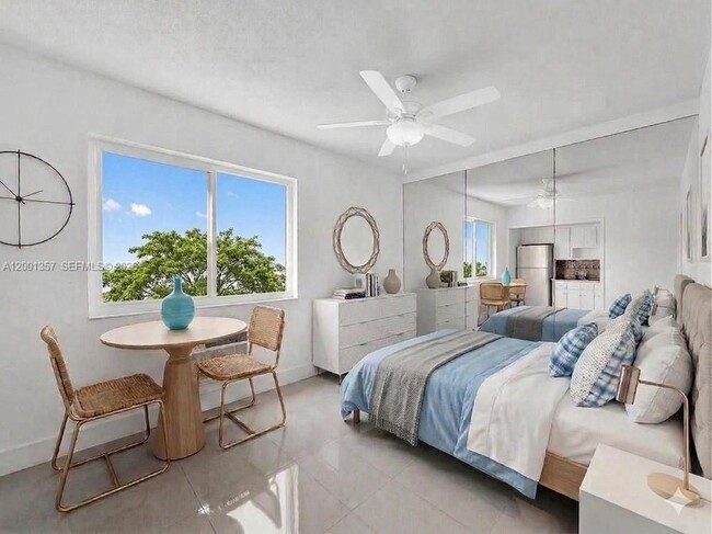 Building Photo - 2430 NE 135th St Unit 300