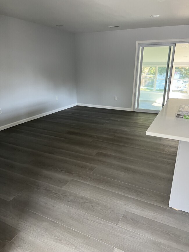 Photo - 2625 Victoria Blvd