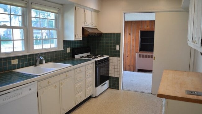 Photo - 201 Warner Dr