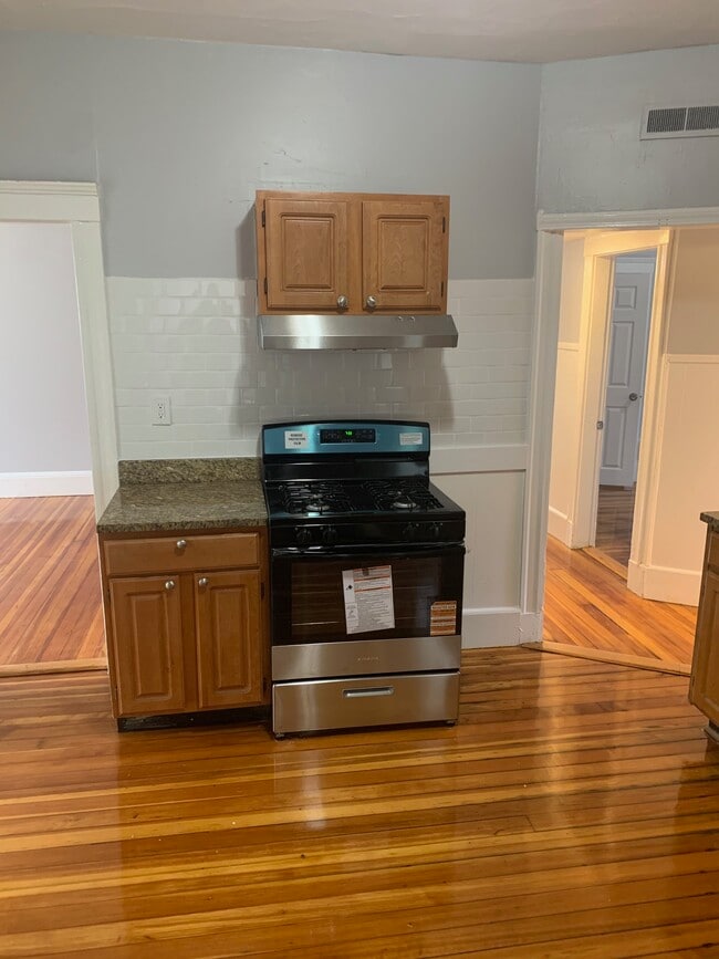 Building Photo - 52 Stonehurst St Unit #2 Rental