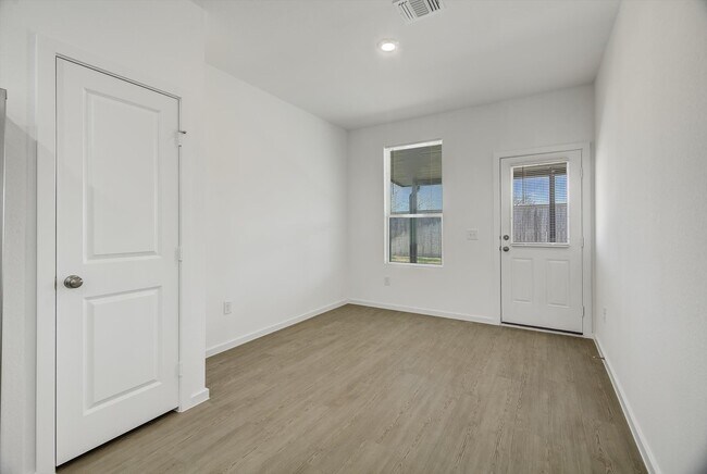 Photo - 519 Louis Ln