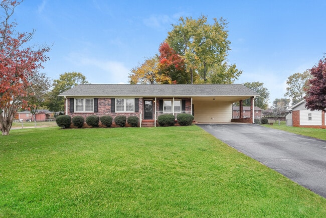 Building Photo - 409 Shamrock Dr