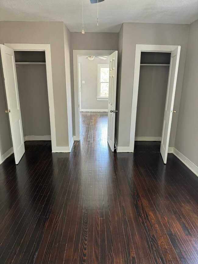 Photo - 136-132 Glendale St