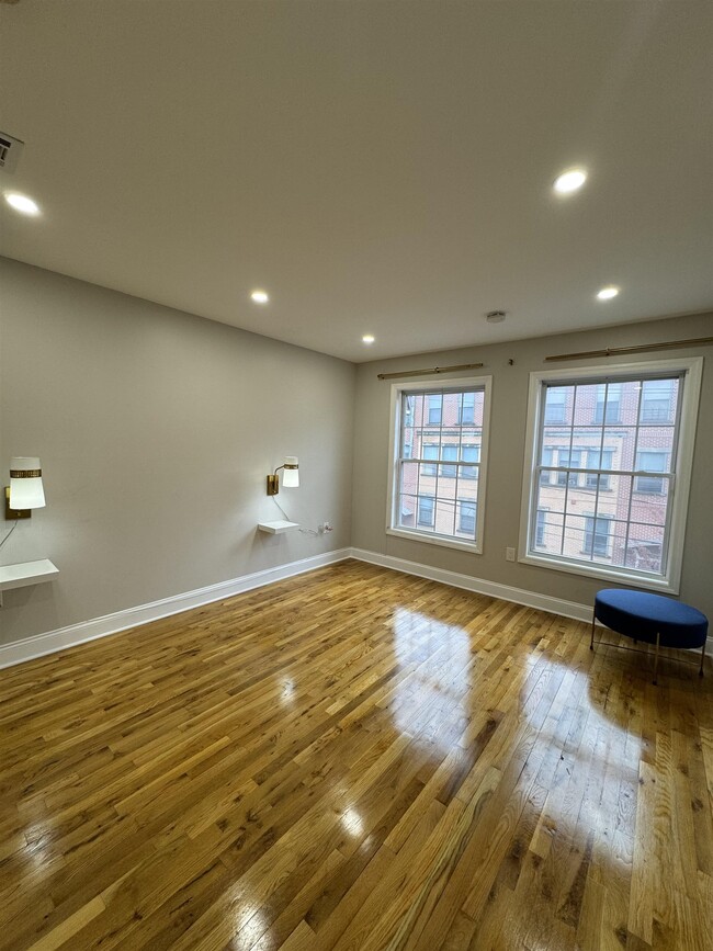 Photo - 22 Manning Ave Condo Unit 2