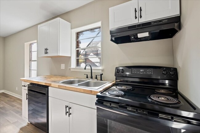 Photo - 2-Bedroom, 1-Bathroom Lower-Level Unit in ...