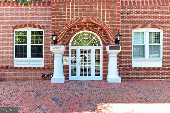 Building Photo - 4950 Brenman Park Dr Unit 301 Rental