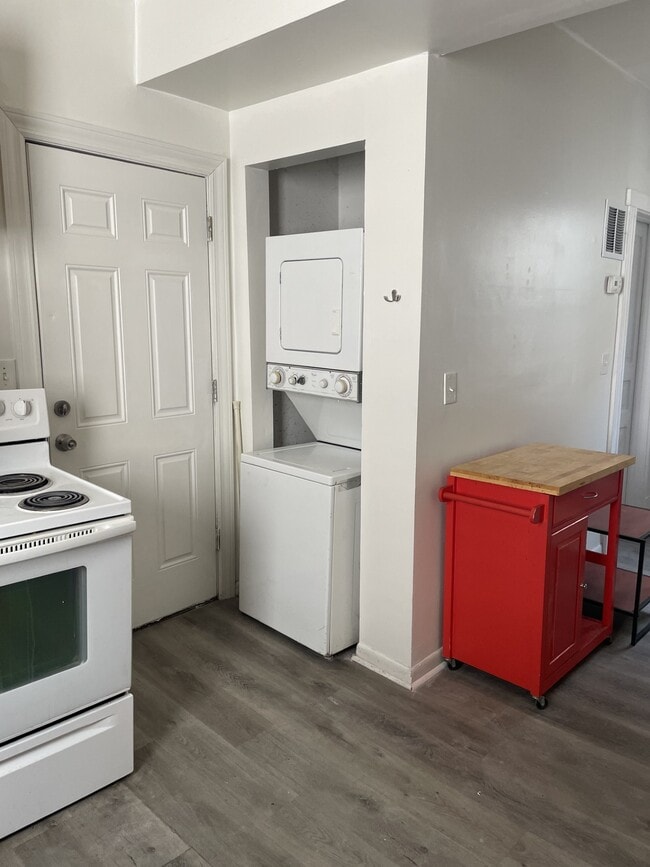 Photo - 3517 W Dickens Ave