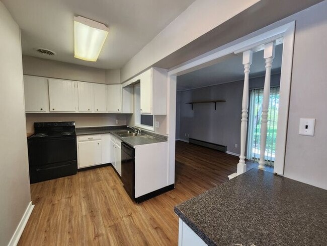 Photo - Charming Large 3 Bedroom Home in a Great N...